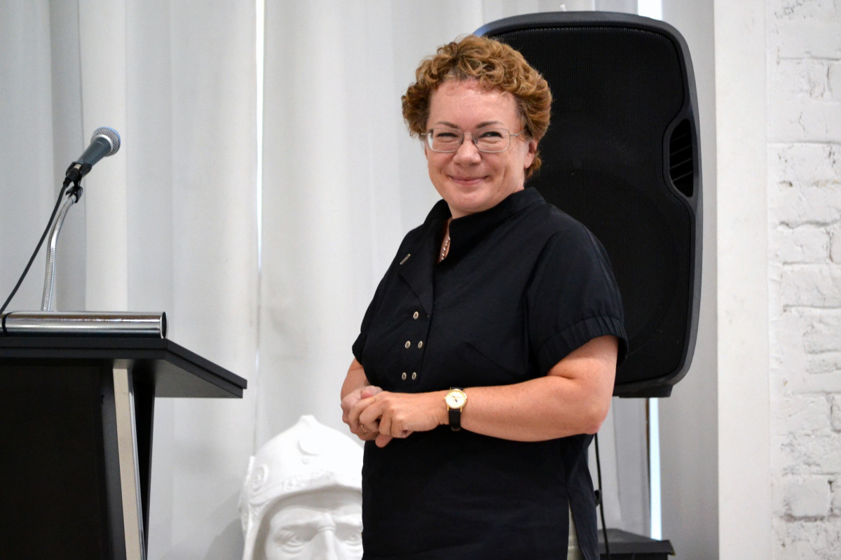 Елена Никишова