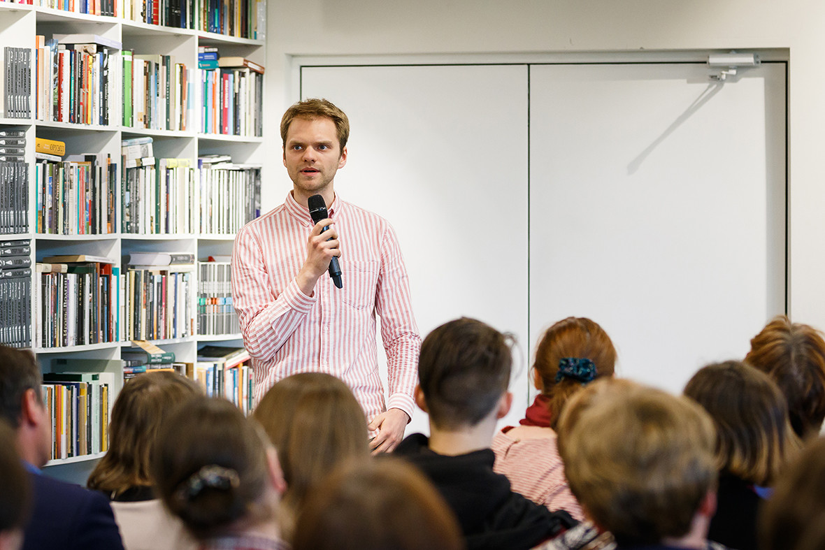 Богдан Королёк, помощник худрука Урал Балета. Презентация сборника «Как смотреть оперу». 15 мая 2019, Ельцин Центр, книжный магазин «Пиотровский»