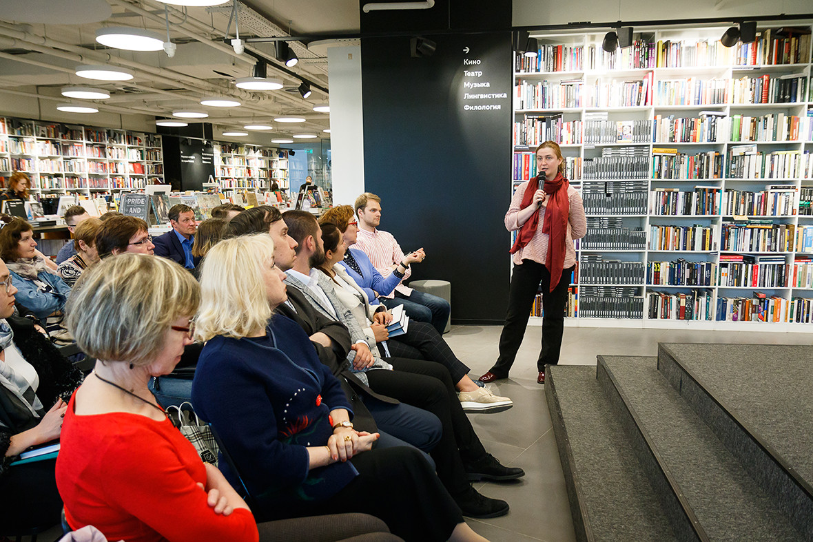 Татьяна Белова, начальник издательского отдела Большого театра. Презентация сборника «Как смотреть оперу». 15 мая 2019, Ельцин Центр, книжный магазин «Пиотровский»