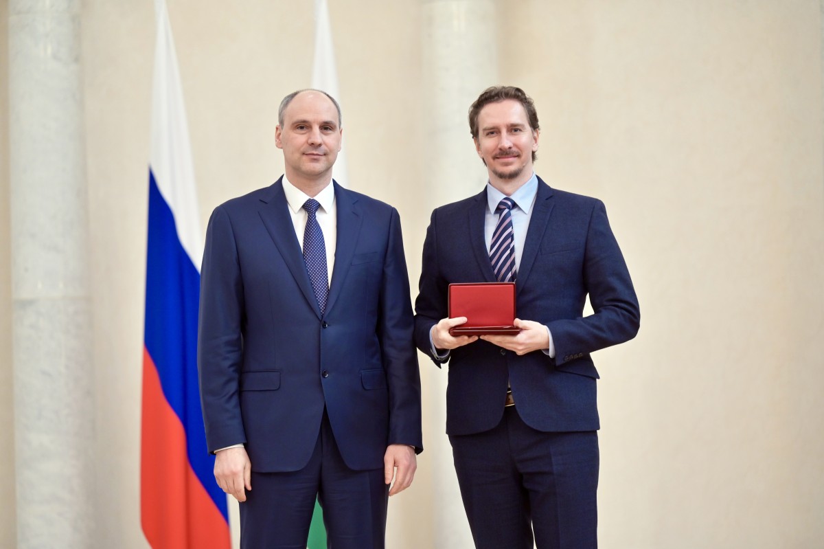 Денис Паслер, Михаил Коробейников