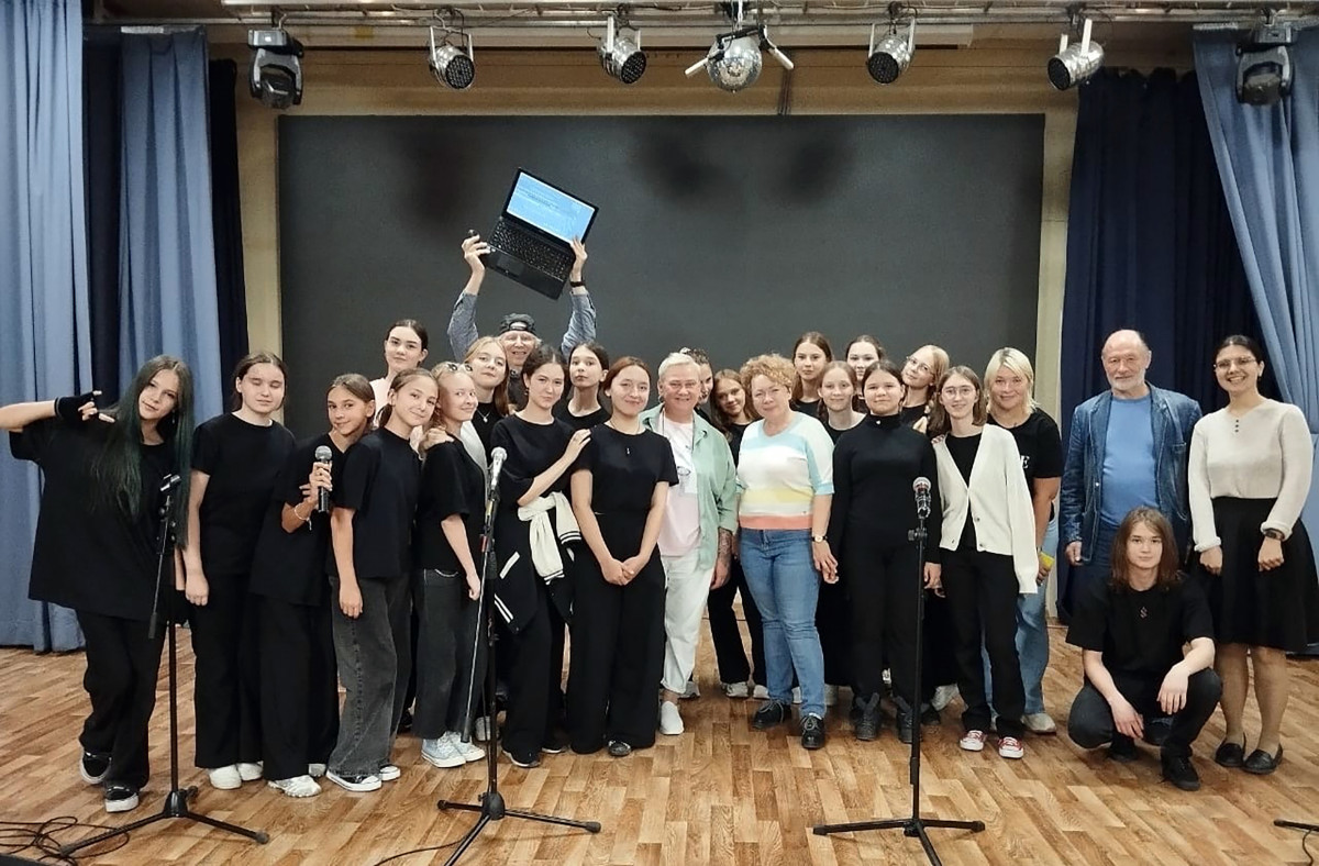 Елена Накишова и детский хор
