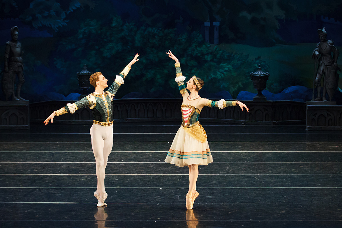 чайковский щелкунчик падеде. лебединое озеро театр сац. па де труа лебединое озеро. анастасия нуйкина мариинский. па де труа лебединое.